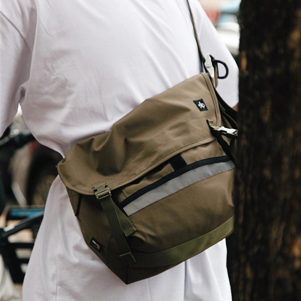 How to Bike with a Messenger Bag: Stay Stylish and Secure on the Go